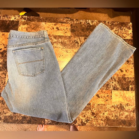 Old Navy distressed denim boot cut - Picture 2 of 5